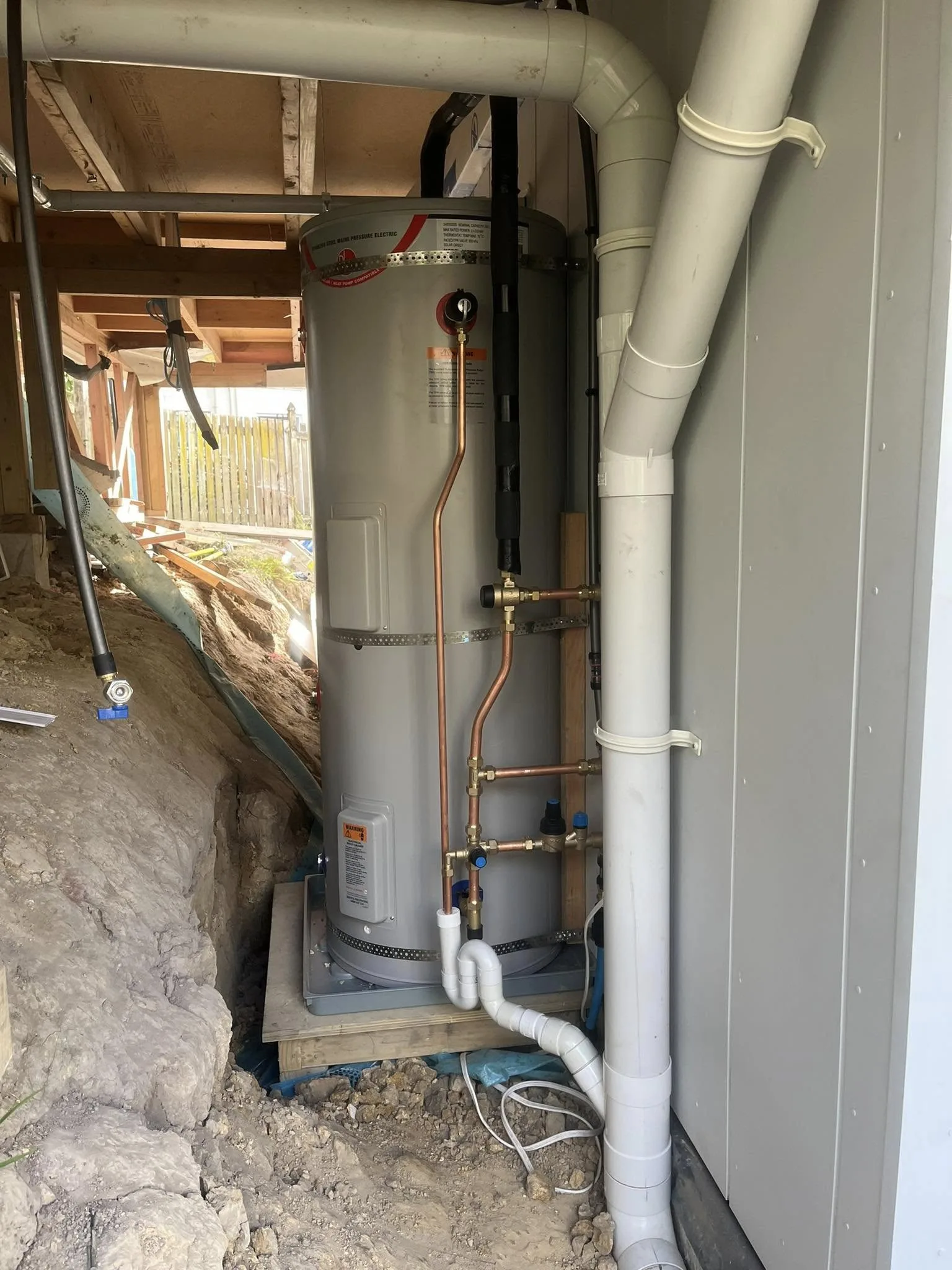Hot water cylinder installation with copper pipework